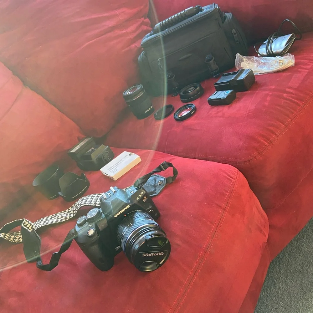 πΈ Olympus E-520 Digital Camera with case and many accessories - Picture 1 of 15